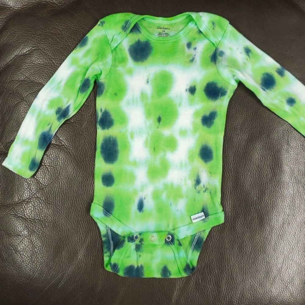 ***GIFT*** Handmade tie dye 12 month onesie green